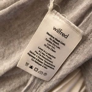 Aritzia Tops - Aritzia - Wilfred soft long sleeve v-neck Aritzia Tops - Aritzia - Wilfred soft long sleeve v-neck